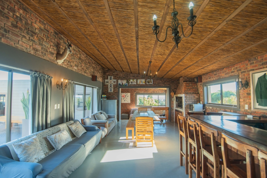 4 Bedroom Property for Sale in Clarendon Marine Eastern Cape